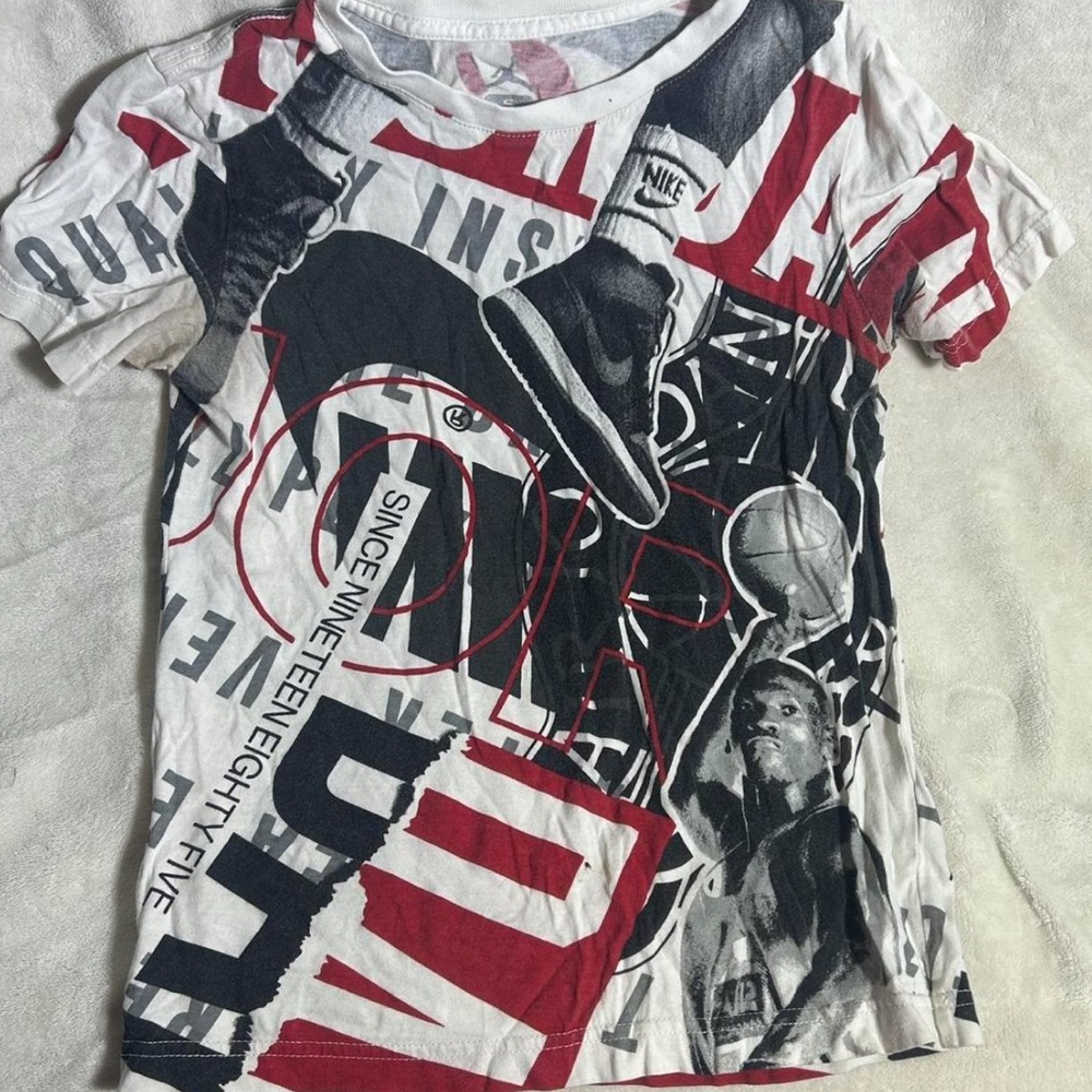 Nike Red and Black Short Sleeve Tee Dynamic Graphic Design